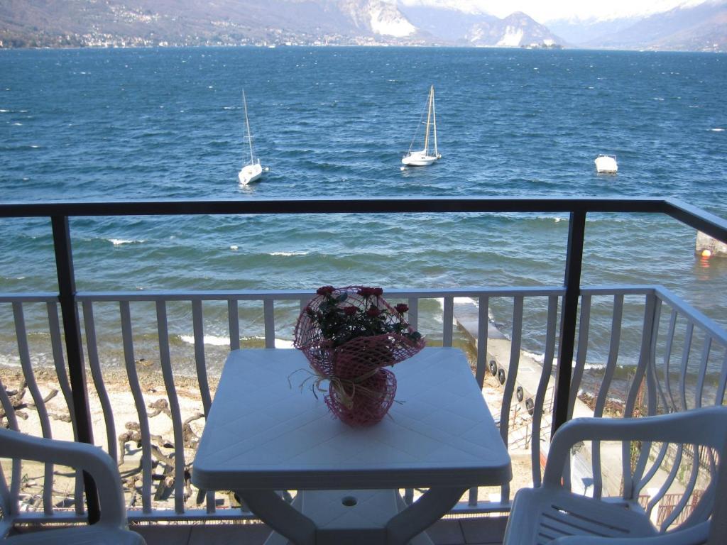 Albergo Riva Reno Di Leggiuno ห้อง รูปภาพ
