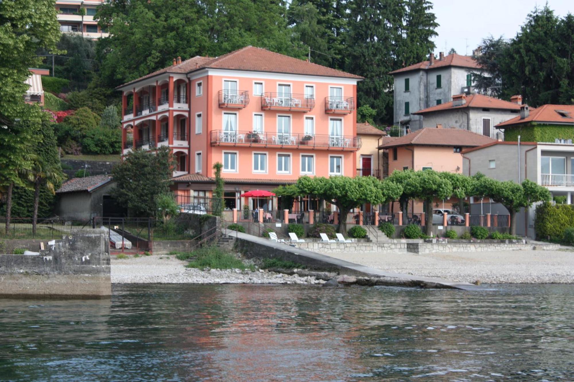 Albergo Riva Reno Di Leggiuno ภายนอก รูปภาพ