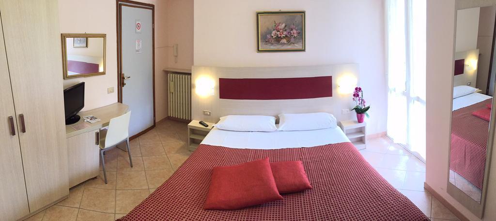 Albergo Riva Reno Di Leggiuno ภายนอก รูปภาพ