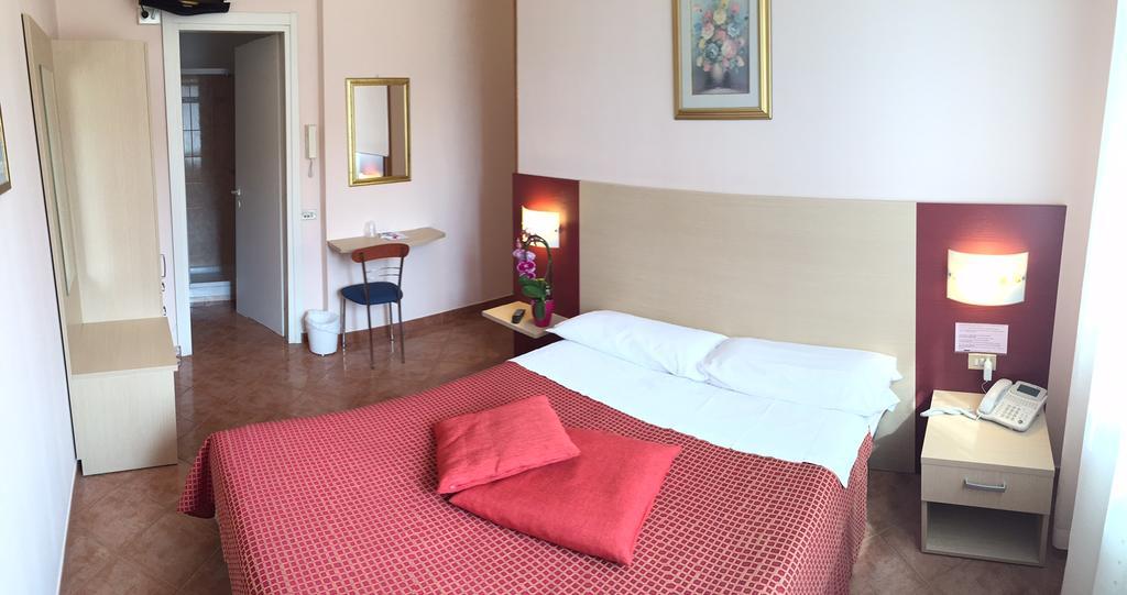 Albergo Riva Reno Di Leggiuno ภายนอก รูปภาพ