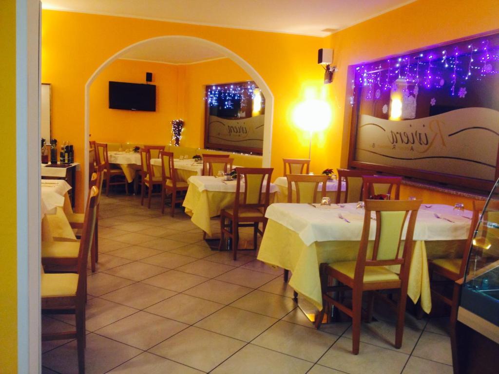 Albergo Riva Reno Di Leggiuno ภายนอก รูปภาพ