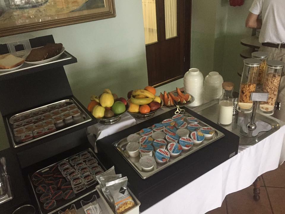 Albergo Riva Reno Di Leggiuno ภายนอก รูปภาพ